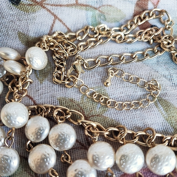 Cascading Gold Tone Pitted Faux Pearls & Faceted Glass Beaded Necklace NWOT - Picture 7 of 9